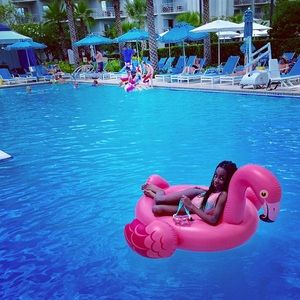 Meet your Posher, Nia